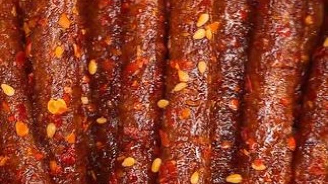 这个湖南的大长今辣条是真的好好吃，麻麻辣辣的油滋滋的简直太号炫啦！#好吃到停不下来 #零食推荐 #追