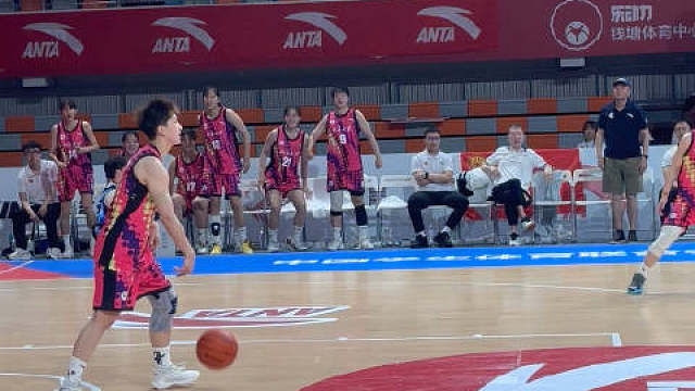 第二场半决赛，北大女篮顶住了对手第四节的疯狂反扑，最终83-73击败了上届全国总冠军——华科女篮。 