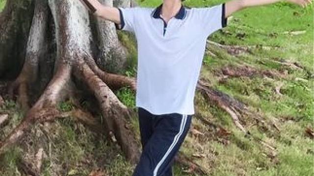 学长今天又在跟好朋友一起练舞耶 #男高中生 #校园生活 #天下的乌鸦一般黑