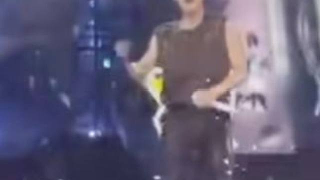 水枪好玩吗周震南  #周震南 #闪光的夏天