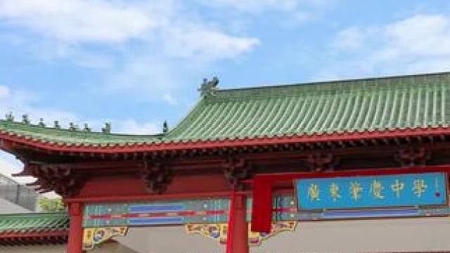 聪明的家长都把教育当成投资，并时刻关注投资回报率，冷静且理性;那些不计成本、不看后果、不图回报、盲目