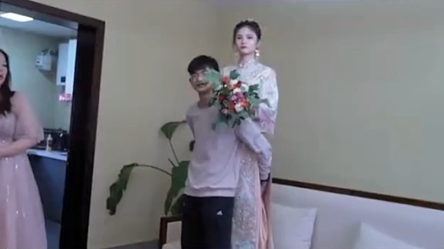 这弟弟真的笨死了