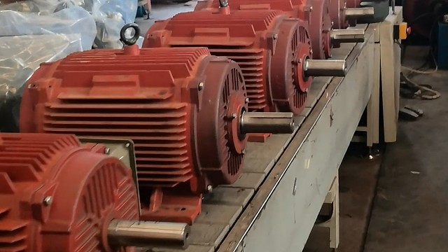 不受苦中苦，难得甜上甜，我们付出的每一份努力，都会有收获。