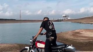 雅馬哈SR400，干凈 利落 輕便 
#復(fù)古機車 #雅馬哈摩托 #機車改裝 #機車 #摩托車