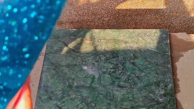 楼梯滚瓶子爆破解压时刻