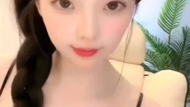 #邻家女孩 #笑容最治愈的女孩 #街拍美女 #车展随手拍 #车模