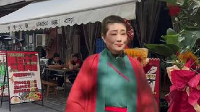 来咯！老板娘亲自跳舞 #欢迎新老客户的光临 #时尚时尚最时尚 #国潮无敌 #国风古韵 #探店