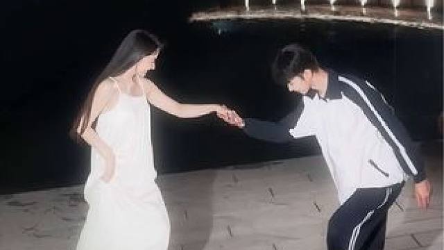 游客误以为我们倆姐弟是情侣… #双人舞 #男高中生 #户外舞蹈 #回忆总是慢动作