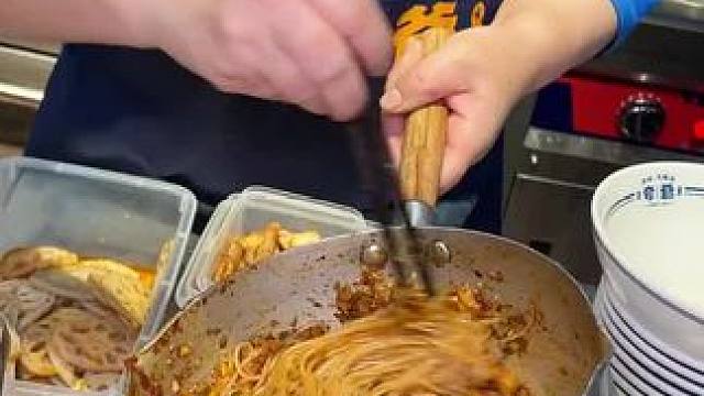 夸爷拌粉洛城全福元店营业了，一大波优惠赶紧团起来[抱拳]