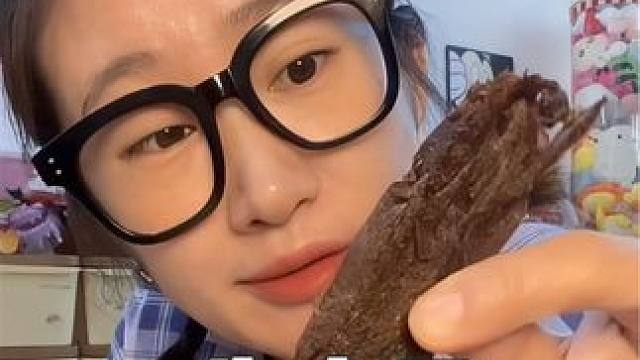 终于找到小时候爱吃的那个味，虽然稍微甜点，但还是那个牛肉味，真的好像啊#解馋 #牛肉干