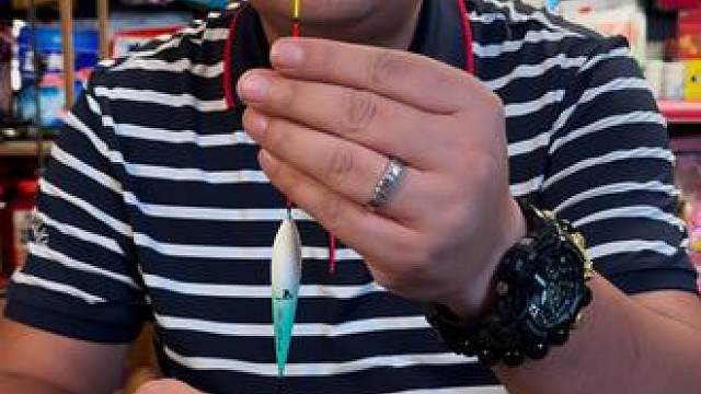 小凤仙加粗尾浮漂 小凤仙三角菱形尾加粗浮漂，同心度的高，非常适合长竿钓鱼。#浮漂鱼漂 #加粗尾浮漂 