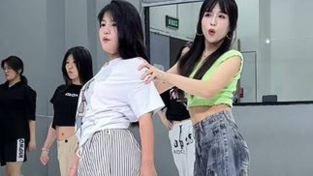 这个步伐真的太简单了！还学不会嘛 #ds领舞 #舞蹈 #成人零基础舞蹈培训