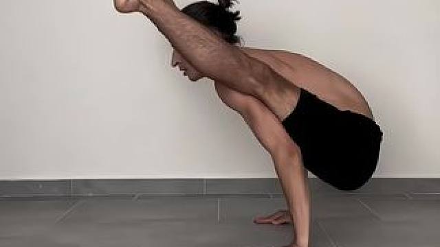 规律的习练瑜伽有什么好处 #瑜伽体式分享 #瑜伽教练培训 #倒立练习