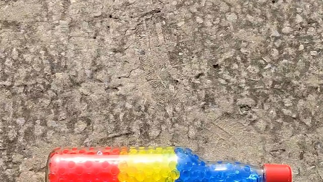 楼梯滚瓶子爆破解压时刻