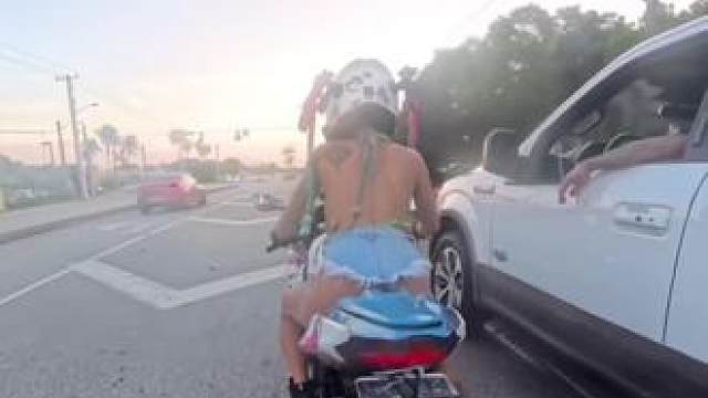 老哥挺狠的 #机车 #操作有风险请勿模仿