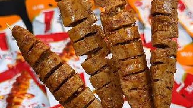 在家也能吃到烧烤摊的烤面筋，个大入味，香辣，孜然两种口味#烤面筋