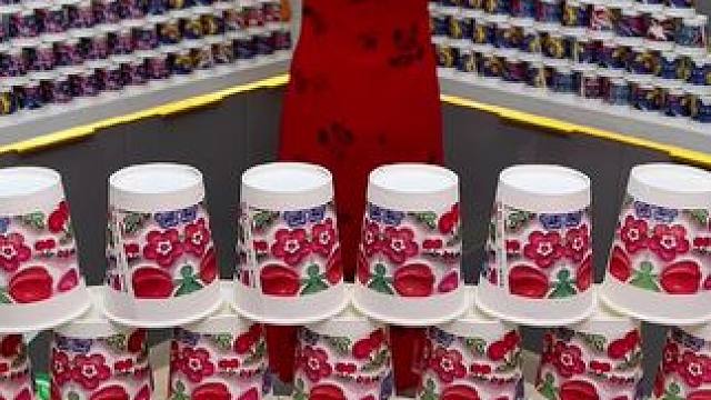 9.9到手200只#一次性纸杯  还是加大加厚的原生木浆材质，很硬实，无异味，平时泡个茶喝果汁饮料都