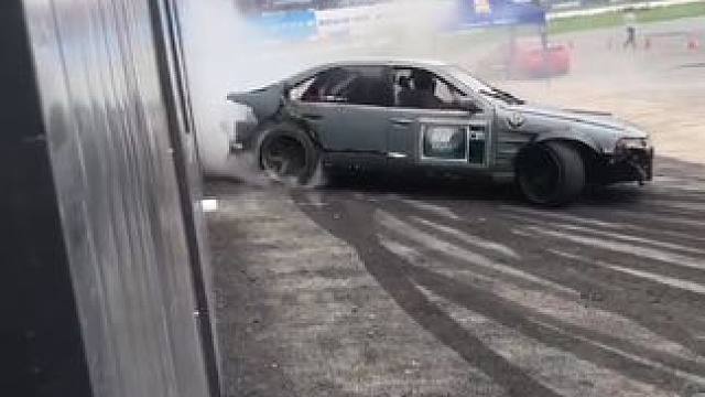 漂起来。#漂移 #dou是好车 #请勿随意漂移 #漂移视频