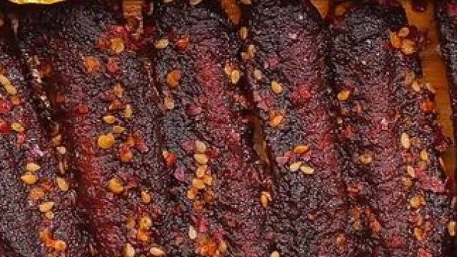 能吃辣的一定要试试这个爆辣鸭翅中，又香又辣特别过瘾，一口下去满满的全是肉#好吃到停不下来 #零食推荐