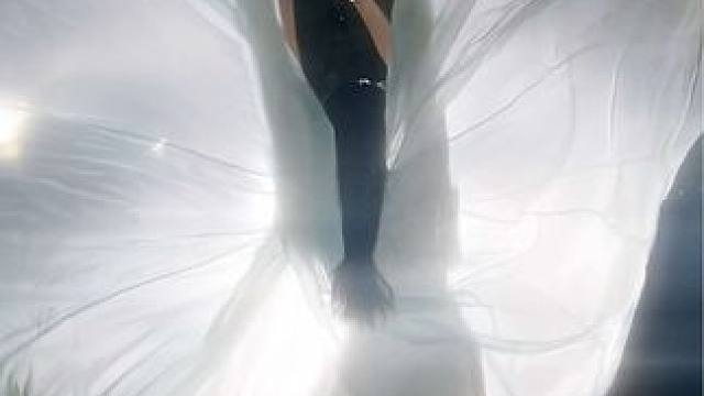 四个古国三个倒 剩我一个不死鸟#氛围感 #舞蹈#歌曲阿嬷