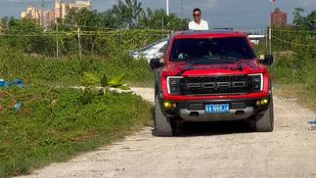 为了弥补早上的空缺，逮住机会就要“掐住他的脖子” #黑坑草鱼 #草鱼颗粒 #草鱼饵料 #钓草鱼技巧