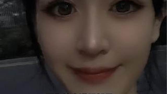 #上热门 爱你的人满眼都是宠溺与心疼，不爱你的人满眼都是欲望和要求。总有人觉得你不够好，也总有人觉得