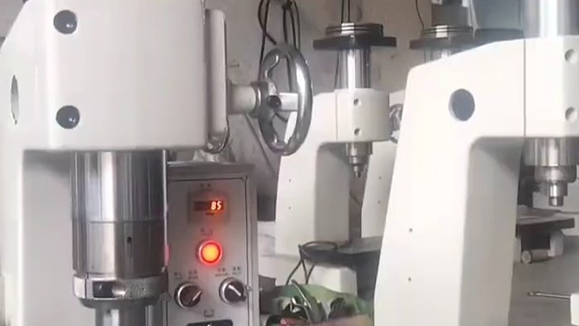 气动旋铆机详细调试操作使用视频！—《杭天科技》