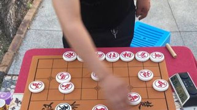 风繁开局顺炮出击，杀招不断打的对手寸步难行 #中国象棋 #街头象棋 #下棋高手对决 #象棋
