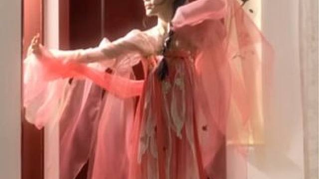 我拈来一缕春风～ #古典舞 #国风古韵 #落