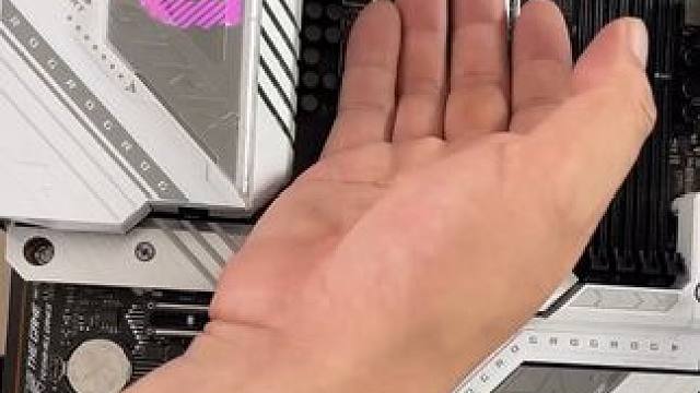 华硕Z790主板都这样了，还能不能维修好 #电脑 #芯片级维修