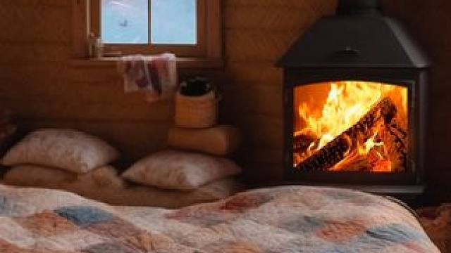 暴风雪之夜，留宿在舒适山坡小屋里，伴着风雪入眠吧！ #白噪音 #助眠视频 #解压助眠
