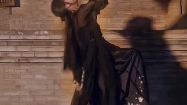 捻过花，惹了白，月下举杯敬沧海#翻跳 #古典舞 #落了白 #汉元素