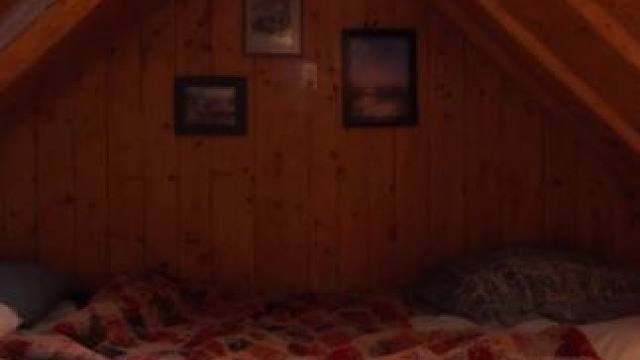 在阁楼小屋的暴雨之夜，舒适氛围，聆听着雨点声入睡 #白噪音 #助眠声音 #睡眠音乐 #助眠视频 #深