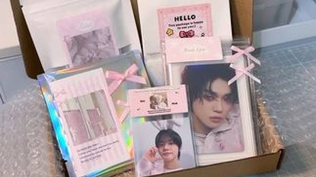 外国小姐姐沉浸式打包小卡 #助眠 #解压 #解压声控 #小卡打包