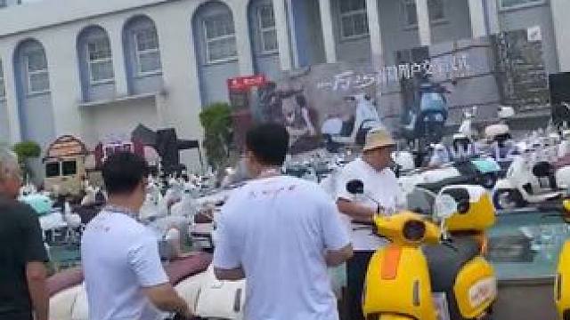 五羊本田F125交车仪式！#爱机车爱生活 #机车 #复古踏板 #五羊本田F125 #交车仪式