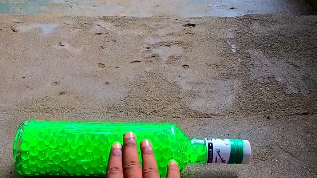 楼梯滚瓶子爆破解压时刻