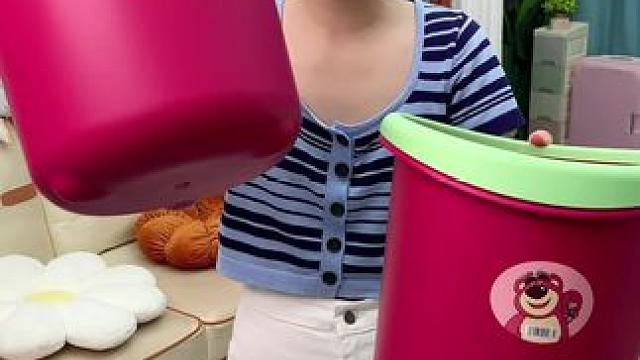 到手两个草莓小熊垃圾桶真的太划算啦!#超便宜超划算  #家用垃圾桶推荐  #结实耐用