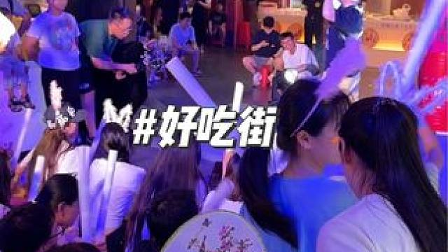 新开的地下好吃街，氛围像夜市一样很宽敞 #观音桥美食 #重庆美食攻略 #观音桥食光里好吃街 #观音桥