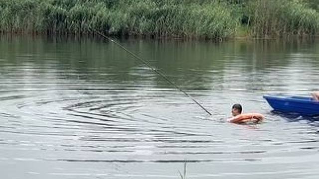 钓鱼装备要齐全！#钓鱼的乐趣只有钓鱼人懂 #钓鱼人就是这么疯狂 #钓友请就位