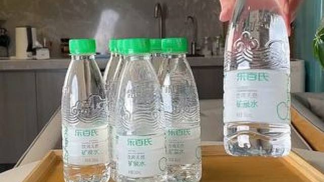 夏天出门就带一瓶这个矿泉水 揣在兜里方便携带，还能降温解暑，一瓶甚至平均不到1块钱！大家千万别错过呀