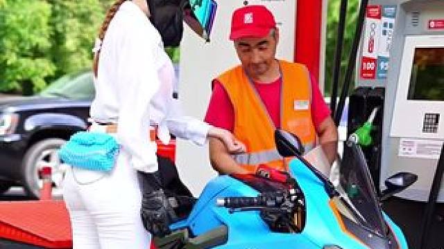 代替了香水#机车