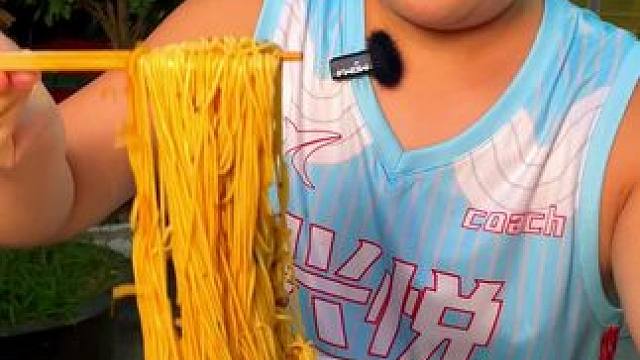 183帅哥挑战6两豌杂面，信心满满，提前预祝自己成功！#重庆小面 #挑战#豌杂面