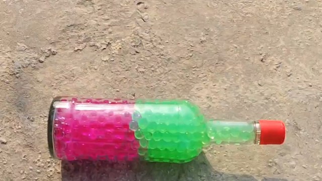 楼梯滚瓶子爆破解压时刻