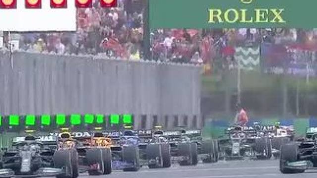本周末，我们将再次来到匈牙利的亨格罗宁赛道......
弹  幕  最  多  的  F1  比  