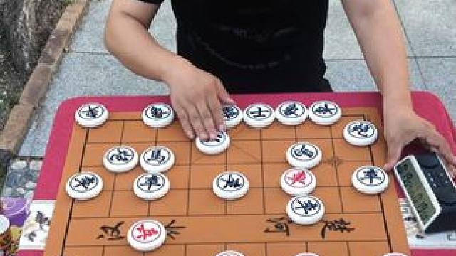 帅哥开局简单试探，后左右开工全面压制对手 #中国象棋 #街头象棋 #喜欢象棋关注我 #象棋