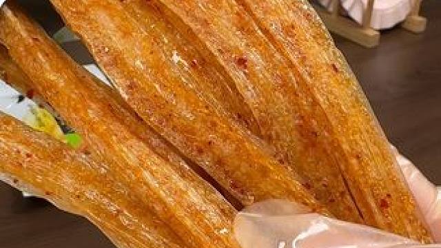 #榴莲辣条 卫龙也彻底疯狂 艾特朋友给你拿下#妈呀太香了 谁懂这一口好吃程度