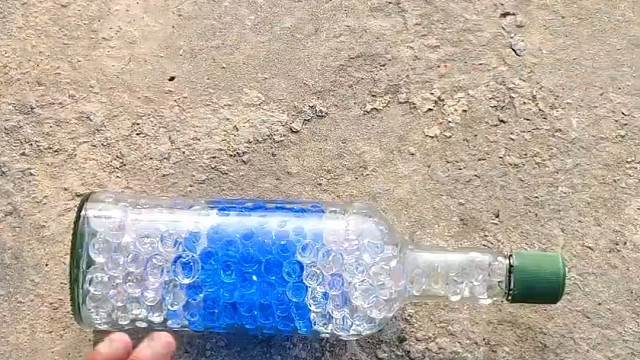 楼梯滚瓶子爆破解压时刻