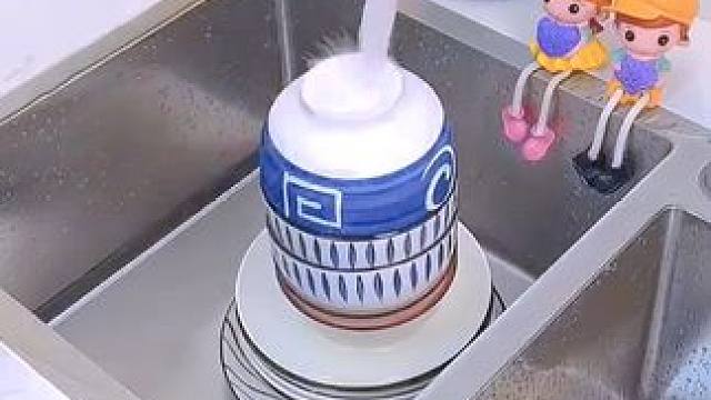 洗碗洗菜总是溅水，试试这个#防溅水龙头 ，360度旋转，清洗水槽也很方便#龙头过滤器 #水龙头 #厨