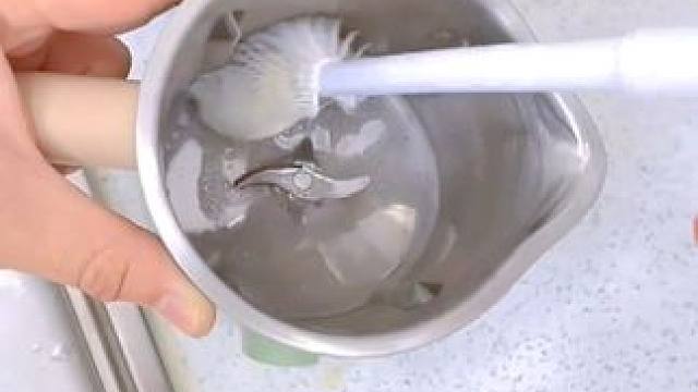 家用长柄洗杯刷，清洁刷。#杯刷长柄清洁刷  #杯刷  #生活好帮手  #刷杯子神器推荐  #长柄杯刷