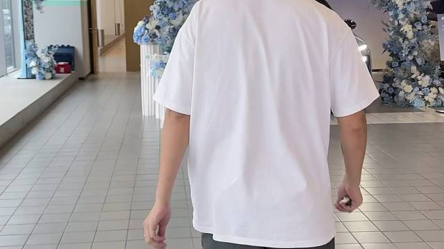 蔚来的EC6，简直长在了我的审美上。不仅能满足我用车需求，遛背的造型、4.4的百米，能让我在顾忌家庭